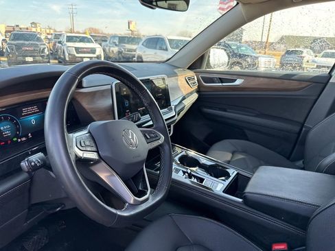 Used 2024 Volkswagen Atlas SE FWD image 20