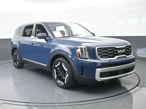 Used 2024 Kia Telluride S FWD image 9