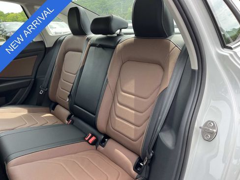 Used 2025 Volkswagen Jetta SEL FWD image 21