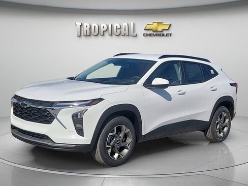 Used 2026 Chevrolet Trax LT FWD image 1