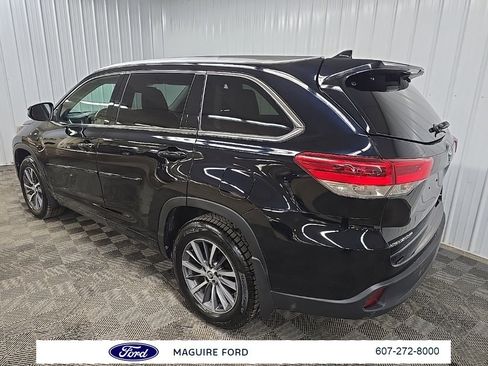 Used 2018 Toyota Highlander XLE image 11