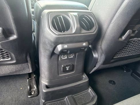 Used 2022 Jeep Wrangler Unlimited Rubicon 4xe AWD/4WD image 35