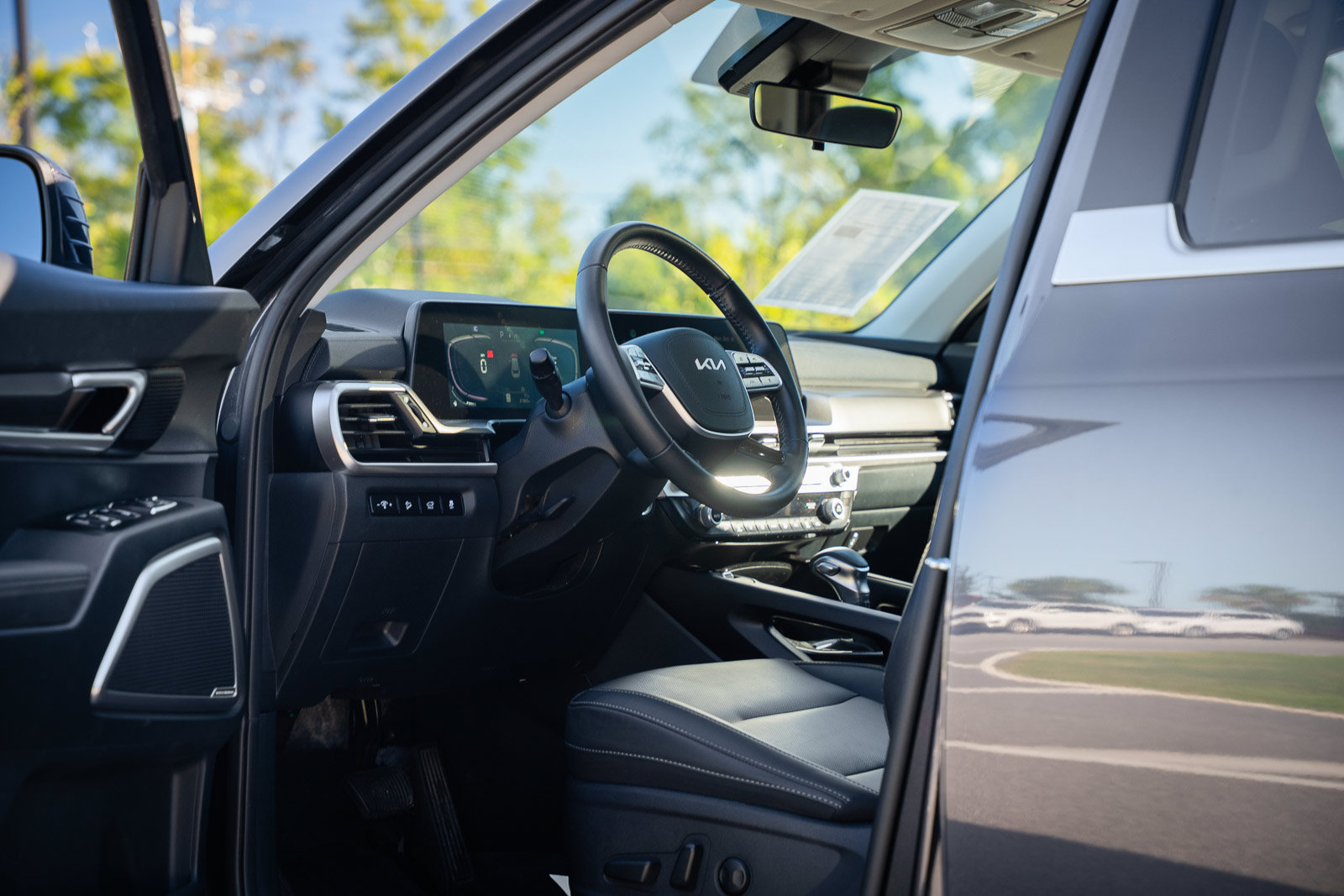 Used 2025 Kia Telluride S FWD image 24
