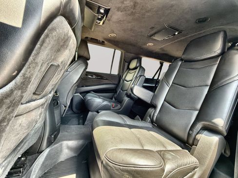Used 2019 Cadillac Escalade ESV Platinum AWD/4WD image 26