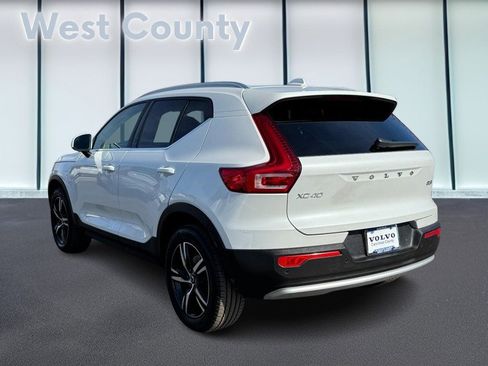 Certified 2025 Volvo XC40 B5 Core image 7