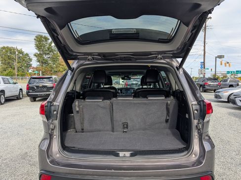 Used 2018 Toyota Highlander XLE image 27