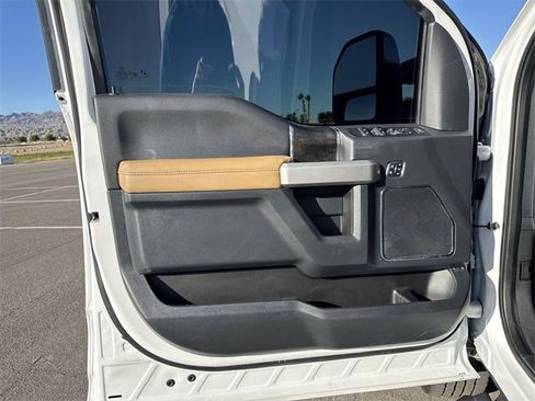 Certified 2022 Ford F250 Lariat w/ Chrome Package image 9