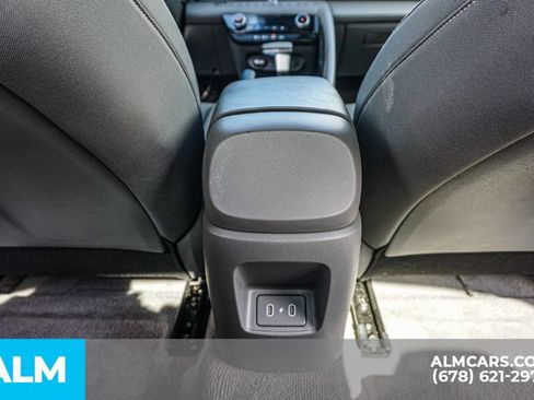 Used 2024 Hyundai Elantra SEL FWD image 30