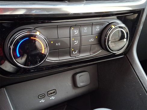 Used 2024 Buick Encore GX Sport Touring image 15