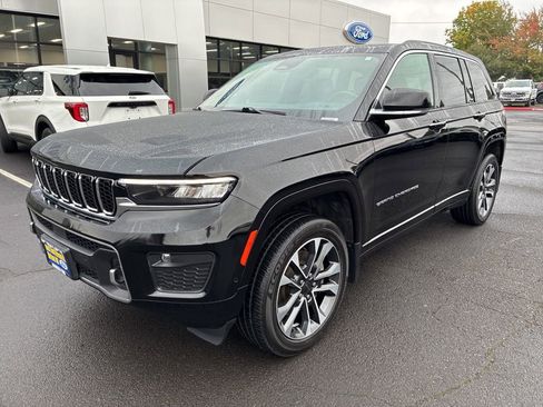 Used 2022 Jeep Grand Cherokee Overland w/ MOPAR Finishing Package image 3