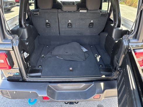Used 2025 Jeep Wrangler Unlimited Rubicon 4xe w/ Safety Group AWD/4WD image 20