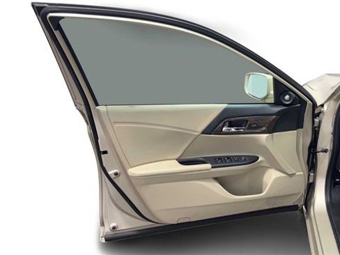 Used 2017 Honda Accord EX-L image 10