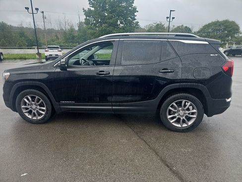 Used 2024 GMC Terrain SLT AWD/4WD image 9