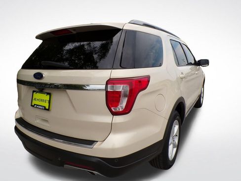 Used 2018 Ford Explorer XLT w/ Equipment Group 202A FWD image 5