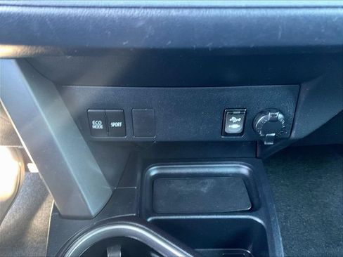 Used 2016 Toyota RAV4 LE AWD/4WD image 16