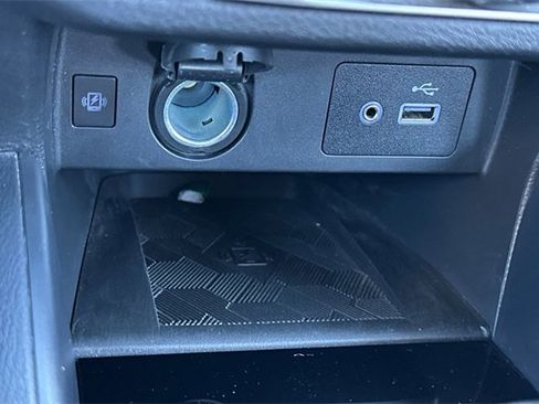 Used 2025 Nissan Versa SV image 28