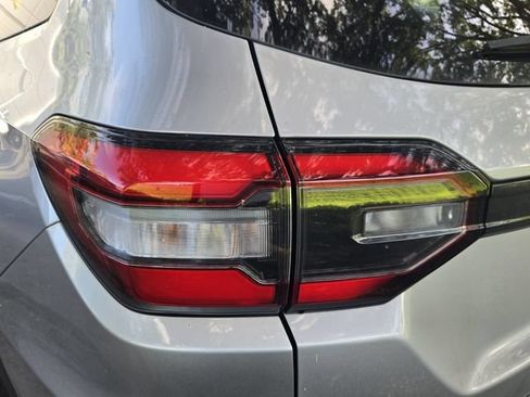 Used 2025 Honda Pilot EX-L image 12