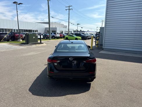 Used 2022 Nissan Sentra SR w/ Midnight Edition FWD image 4