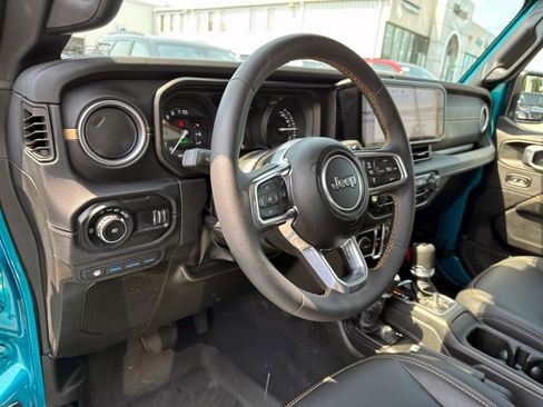 Used 2024 Jeep Wrangler Unlimited Sahara w/ Technology Group image 10