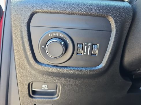 Used 2023 Jeep Grand Cherokee Altitude AWD/4WD image 25