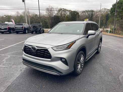 Used 2022 Toyota Highlander Platinum image 3