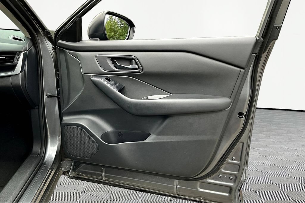 Used 2024 Nissan Rogue S FWD image 26