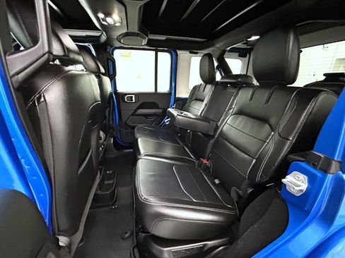 Certified 2022 Jeep Wrangler Unlimited Sahara w/ Cold Weather Group image 19