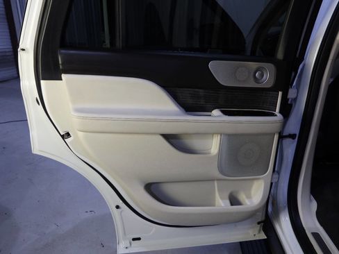 Used 2020 Lincoln Navigator Black Label w/ Cargo Convenience Package image 33