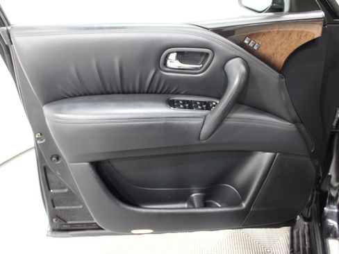 Used 2011 INFINITI QX56 4WD w/ Deluxe Touring Pkg image 6