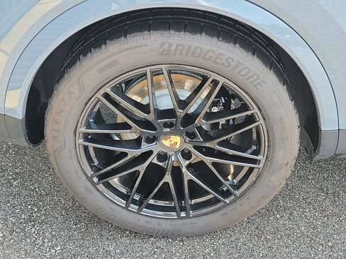 Certified 2024 Porsche Cayenne Coupe AWD/4WD image 14