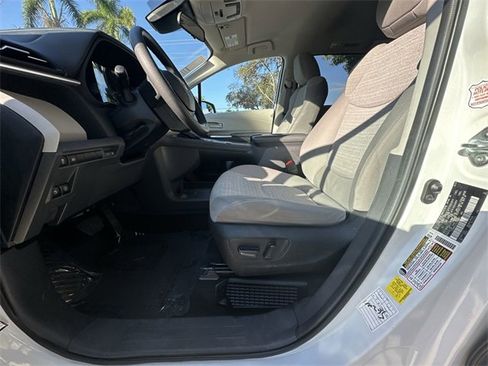 Used 2024 Toyota Sienna LE image 14