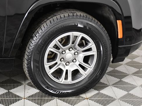 Used 2024 Jeep Wagoneer 4WD w/ HD Trailer Tow Package image 58