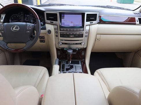 Used 2013 Lexus LX 570 4WD image 37
