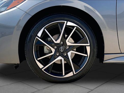 Used 2025 Nissan Sentra SR FWD image 11