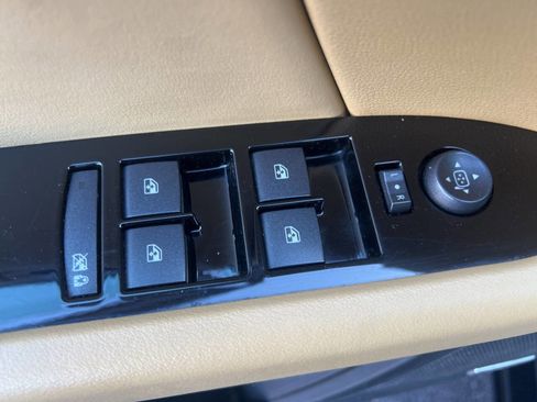 Used 2013 Cadillac XTS Luxury image 16