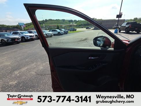 Used 2023 Nissan Rogue SV AWD/4WD image 12