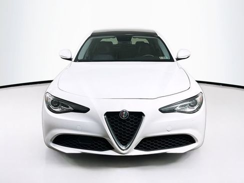 Used 2018 Alfa Romeo Giulia AWD image 2