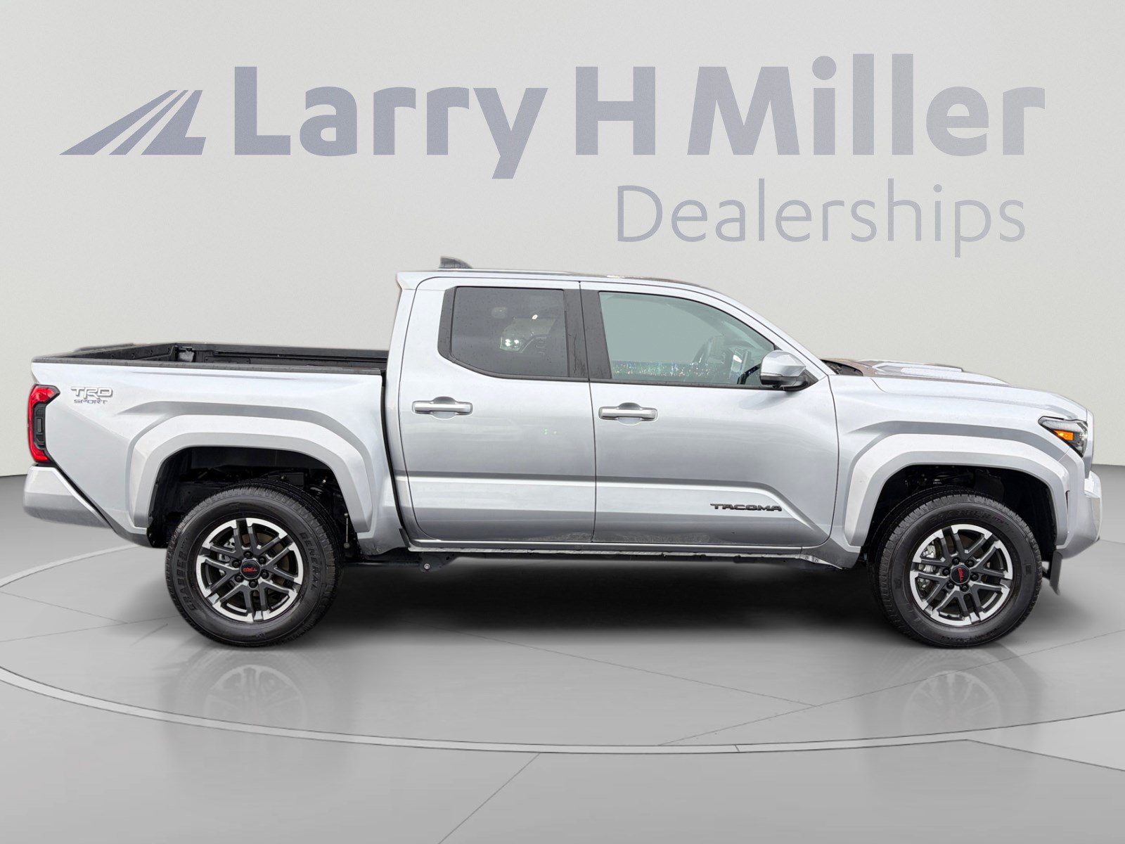Certified 2025 Toyota Tacoma TRD Sport w/ TRD Sport Premium Package AWD/4WD image 6
