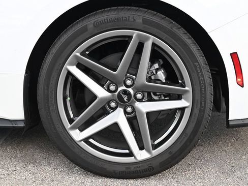 Used 2025 Ford Mustang Coupe RWD image 8