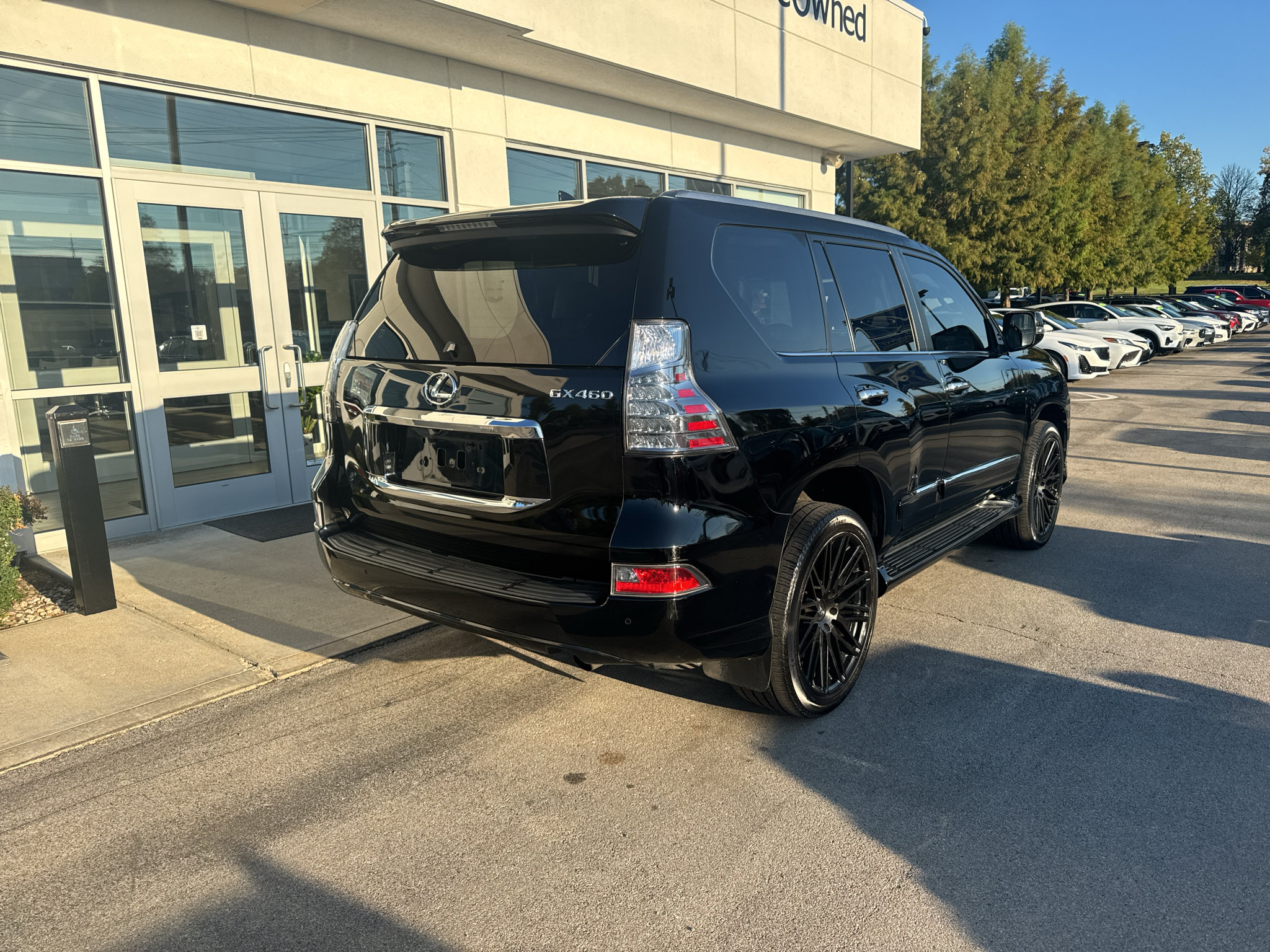 Used 2017 Lexus GX 460 Premium w/ Premium Package AWD/4WD image 3