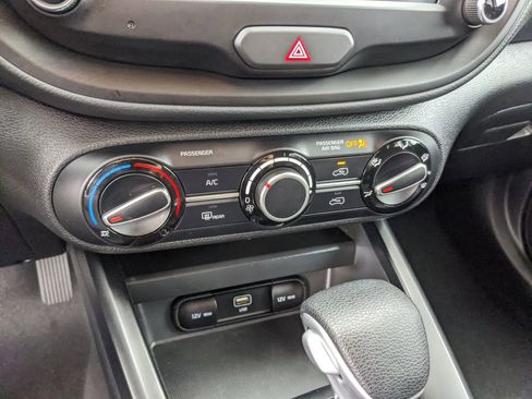 Certified 2025 Kia Soul LX image 25