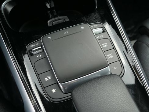 Used 2023 Mercedes-Benz GLB 250 4MATIC image 19