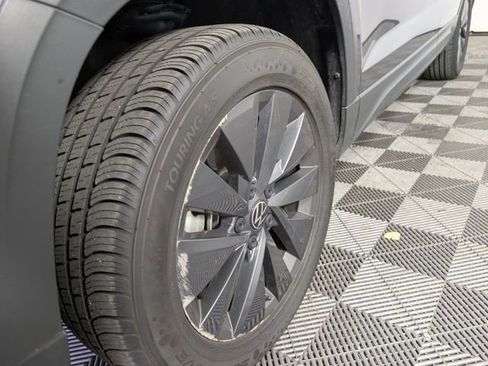 Used 2022 Volkswagen Taos S image 9