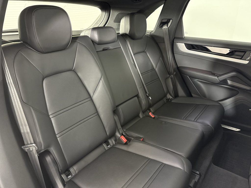 Certified 2026 Porsche Cayenne AWD/4WD image 23