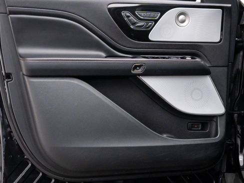 Used 2023 Lincoln Aviator Reserve w/ Equipment Group 201A image 12