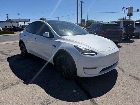 Used 2022 Tesla Model Y Long Range AWD/4WD image 3