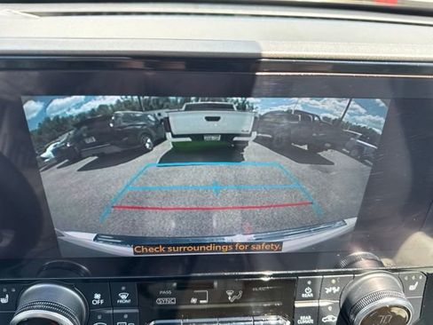 Used 2023 Toyota Highlander XLE FWD image 13