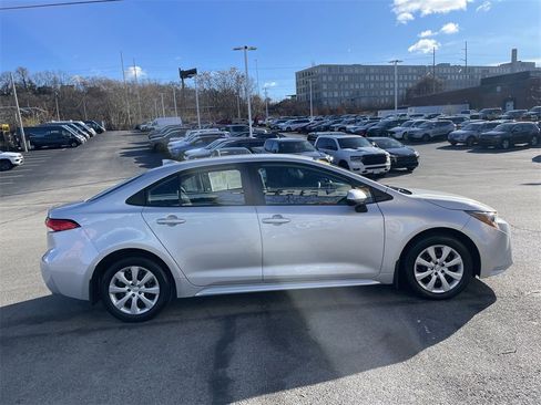Used 2023 Toyota Corolla LE image 7