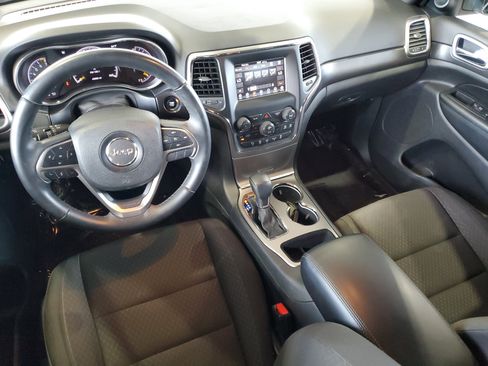 Used 2018 Jeep Grand Cherokee Laredo RWD image 12