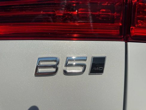 Certified 2023 Volvo XC60 B5 Ultimate AWD/4WD image 10